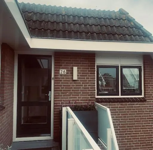 Main Street Beach Apartment, Beach 150 Meters