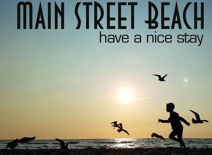 Main Street Beach Apartment, Beach 150 Meters
