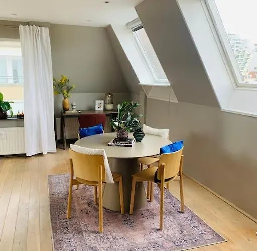 Main Street Beach Apartment, Beach 150 Meters