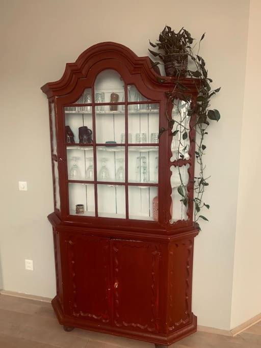 Main Street Apartment, 150 Meters *